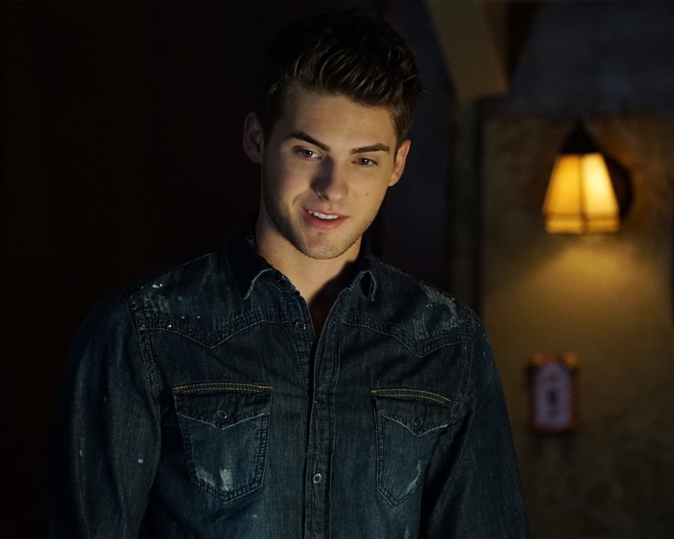 Mike (Cody Christian Allen) returned to Rosewood to confront Mona.