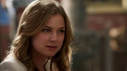 Emily_Thorne_1