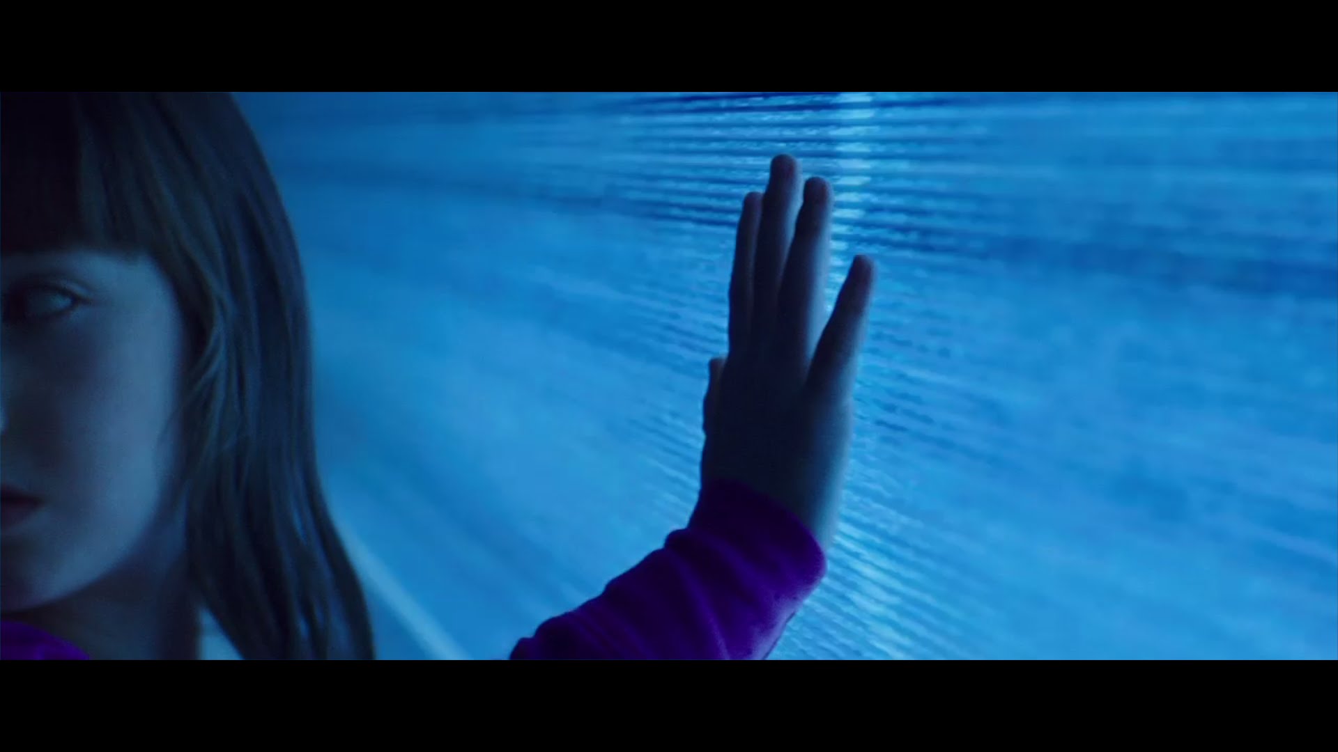 “Poltergeist” Trailer Will Spook You