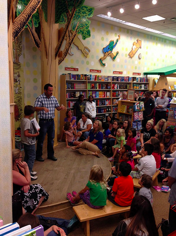 The Model Deaf Community also hosted an ASL Storytime event at Barnes and Noble back in 2013. 