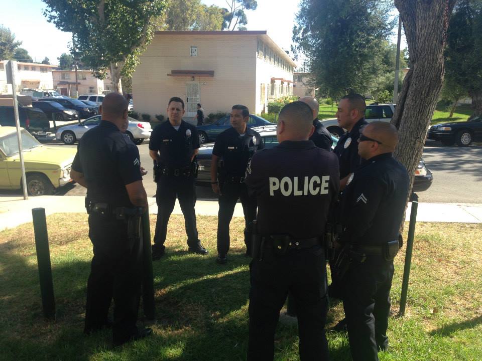 Suspect Threatens Metropolitan Division Officer With Handgun