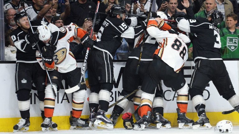 Kings Sink Ducks, Take Division Lead