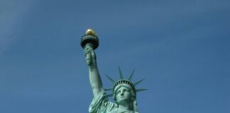 Ocasio-Cortez Submits New Green Deal Resolution