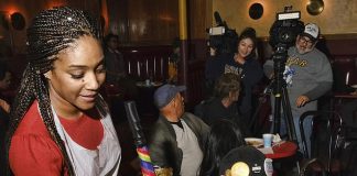 Laugh Factory Host Free Christmas Dinner