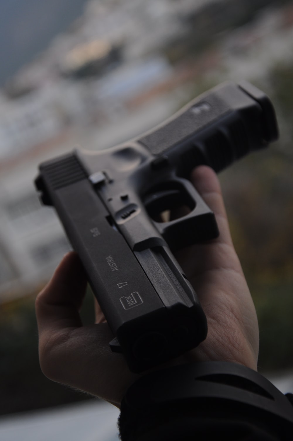 guninhand