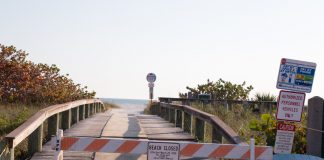 Newport Beach Votes To Support Keeping Beaches Open