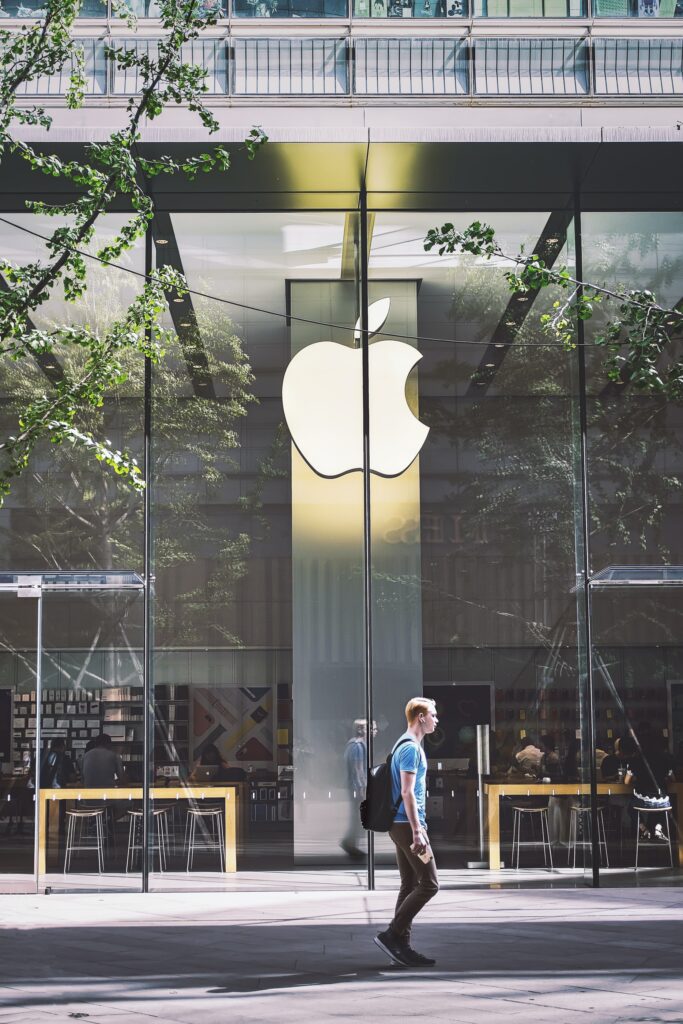 Apple Closing Los Angeles Stores - Canyon News - Vimarsana News