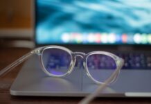 Lasik Surgery Vs. Traditional Prescription Glasses