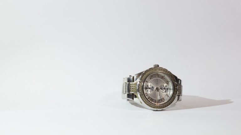 Man Robbed Of Watch In Roxbury Park