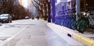 City Installing Minimum Grid Bicycle Pavement Markings