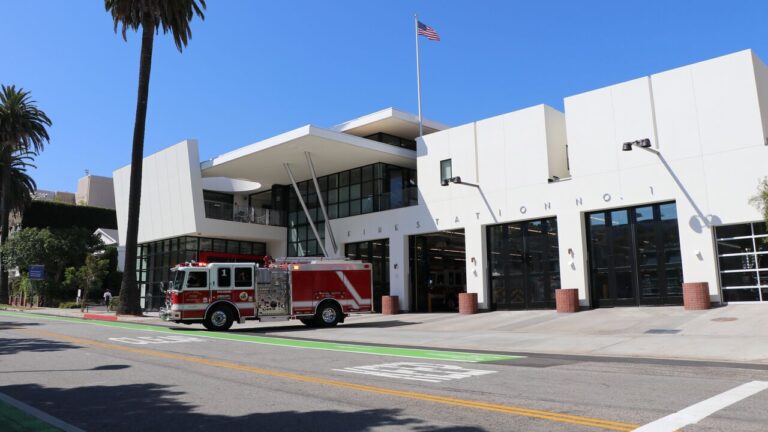 Santa Monica Bluffs Fire Closes Palisades Beach Road