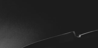 Man Pulls Two Knives On SMPD Officers