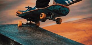 Man Assaulted By Two Teenagers With Skateboards