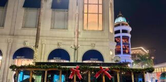 Beverly Hills Jolly Trolley Operating