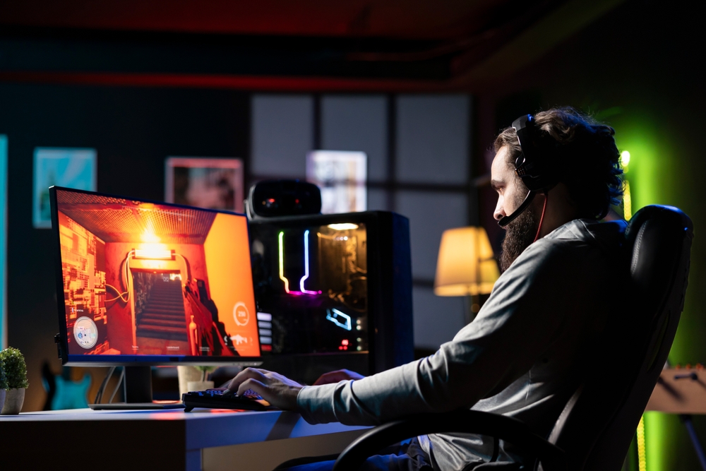 Streamer,Talking,To,Viewers,Live,,Presenting,Gameplay,,Providing,Info,And