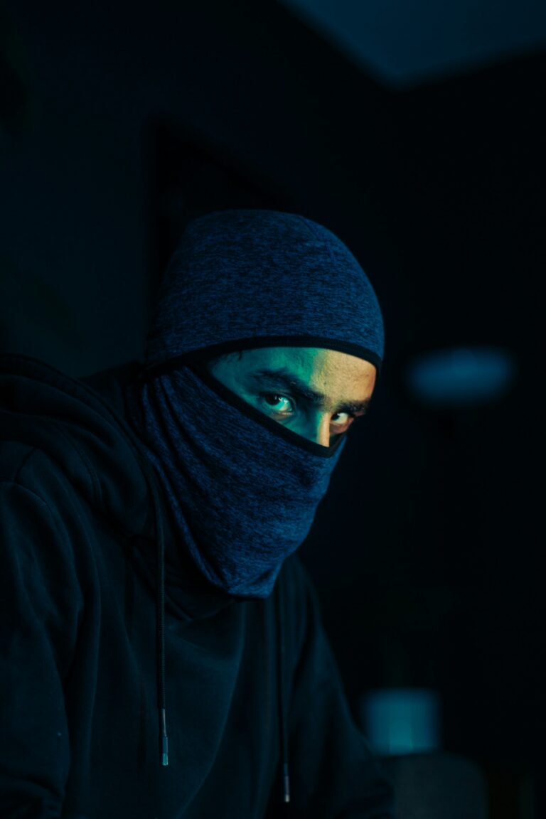 Armed Robberies In Woodland Hills And Sherman Oaks