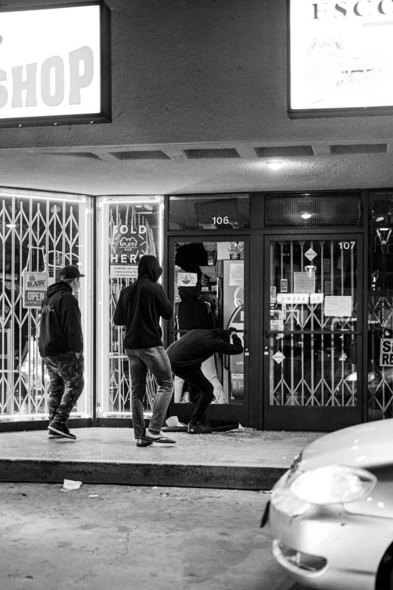 Thieves Rob Macy’s At Westfield Fashion Square