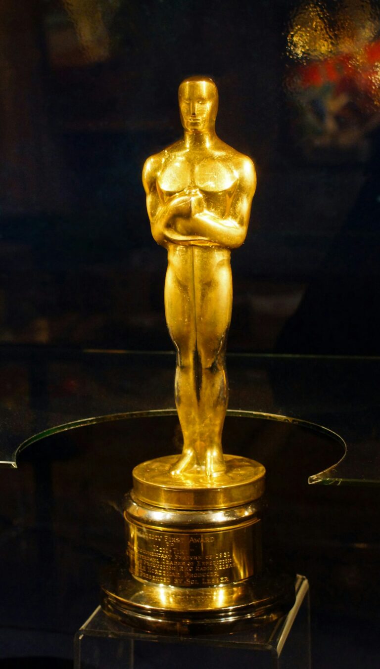 Who Is Winning That Oscar?