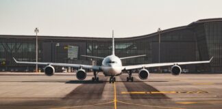 JSX Air Carrier Offers Flights From Santa Monica Airport To Bay Area