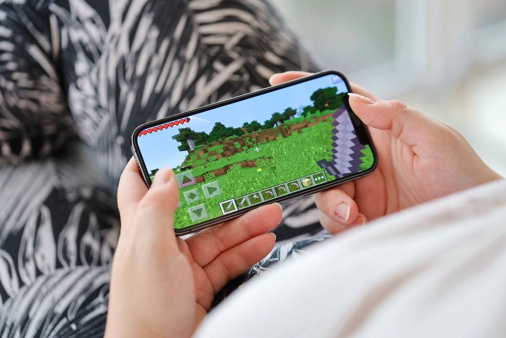 Minecraft,Mobile,Ios,Game,On,Iphone,15,Smartphone,Screen,In